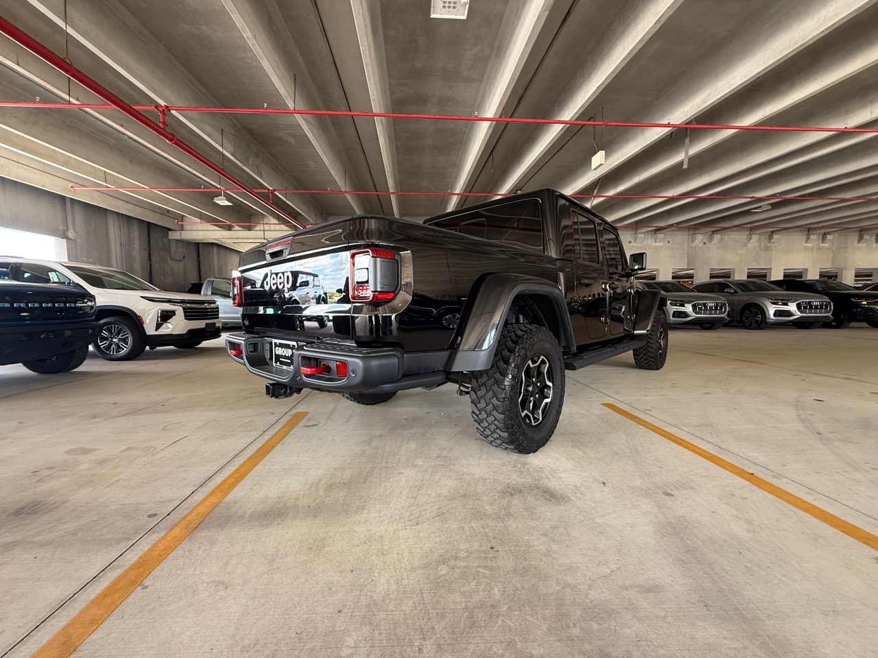 2020 Jeep Gladiator - Black exterior view 8