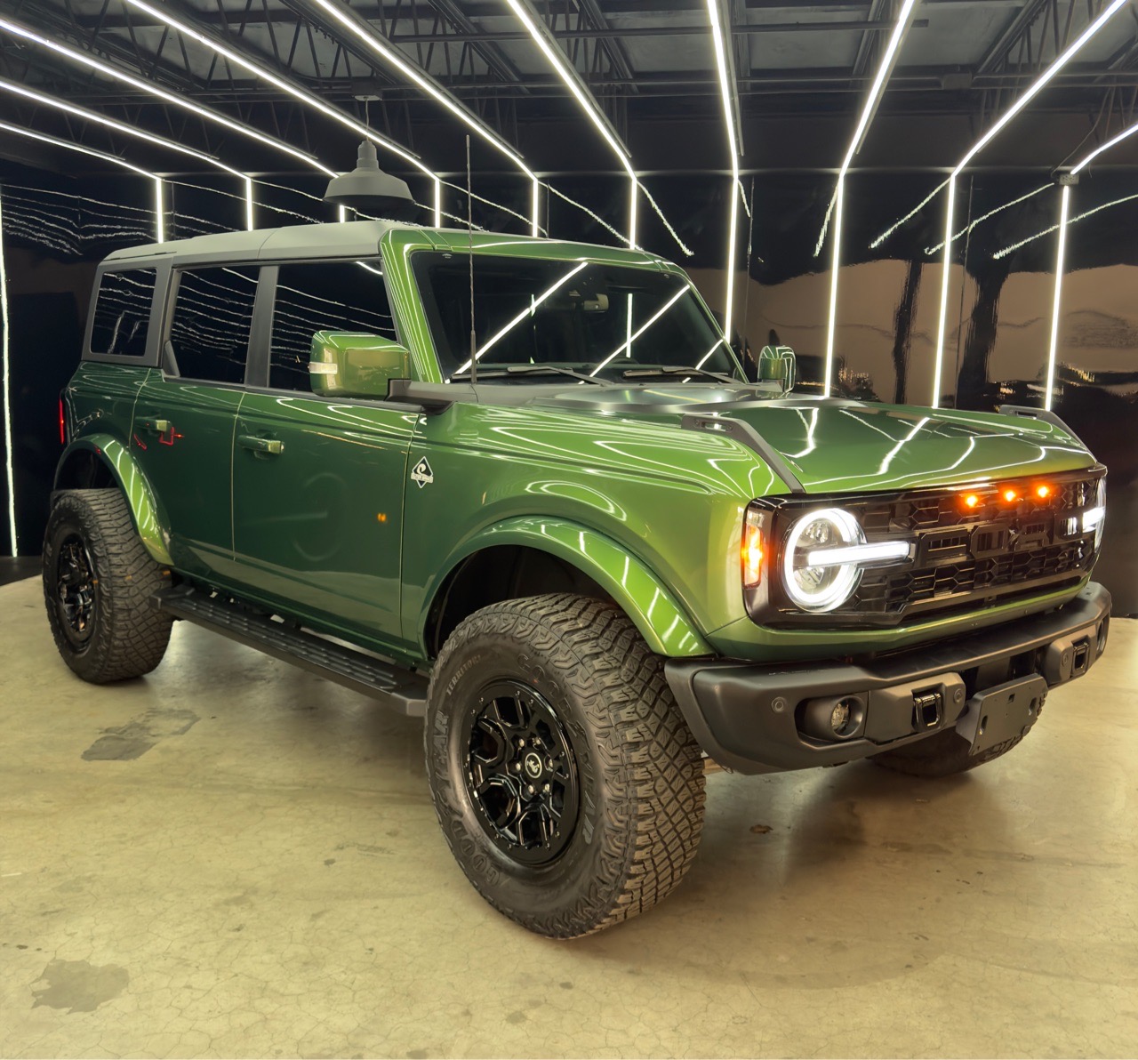 2024 Ford Broncosport - Green exterior view 3