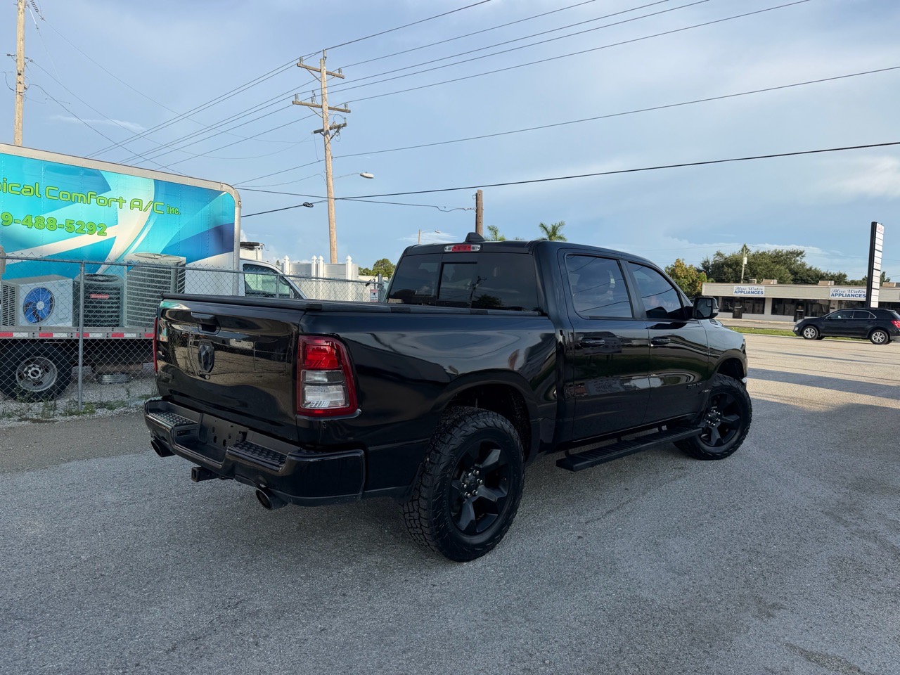 2019 Ram Ram 1500 Pickup Big Horn/Lone Star - Diamond Black Crystal Pearl Coat exterior view 4