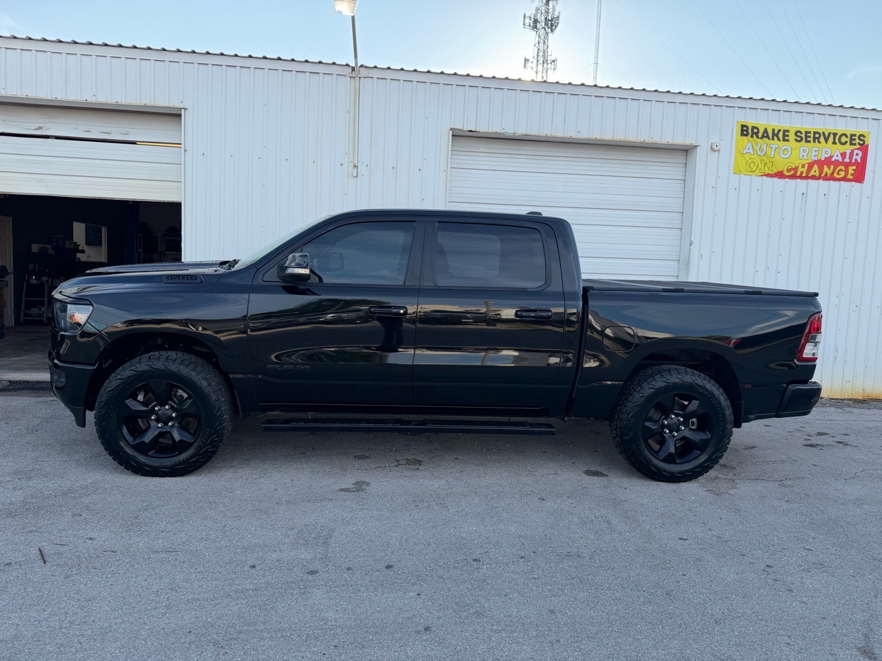2019 Ram Ram 1500 Pickup Big Horn/Lone Star - Diamond Black Crystal Pearl Coat exterior view 9