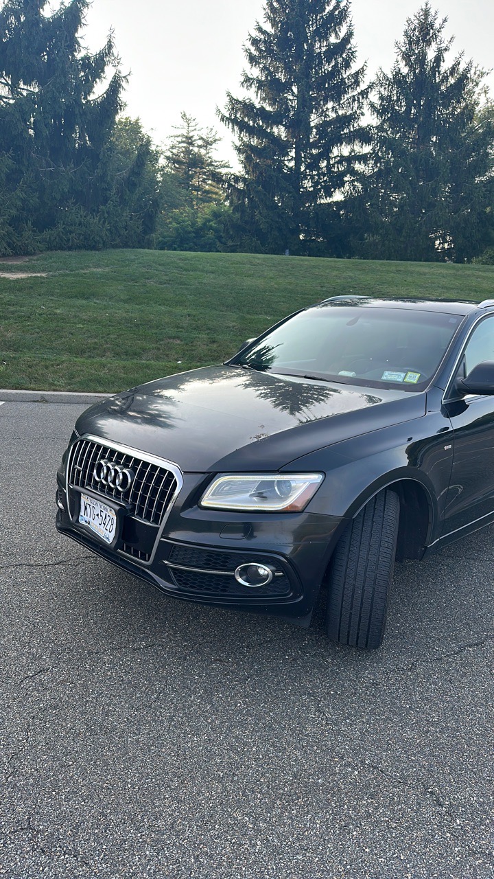 2013 Audi Q5 Premium Plus - Black exterior view 4
