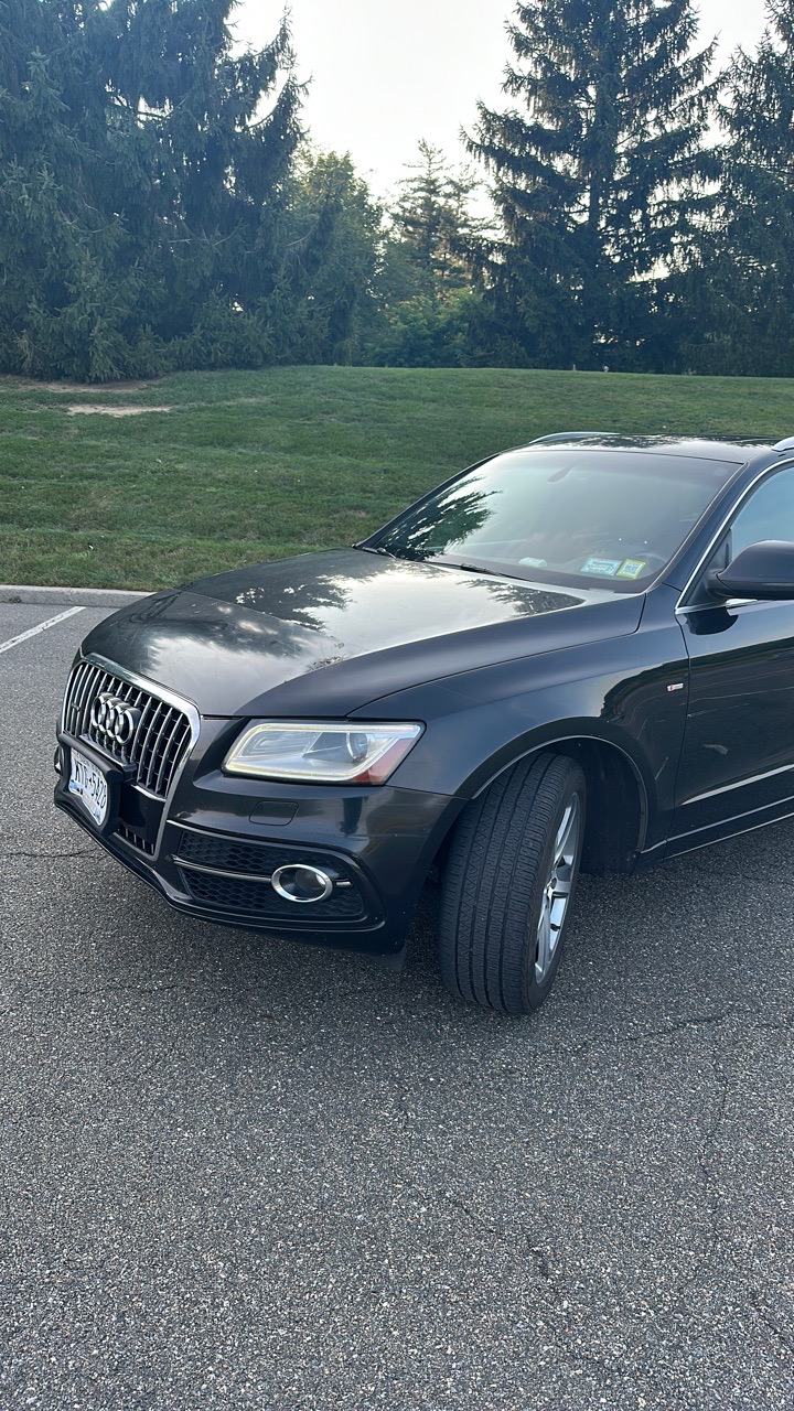2013 Audi Q5 Premium Plus - Black exterior view 5