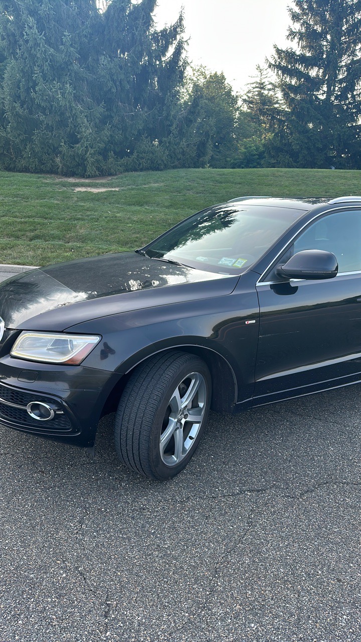 2013 Audi Q5 Premium Plus - Black exterior view 6