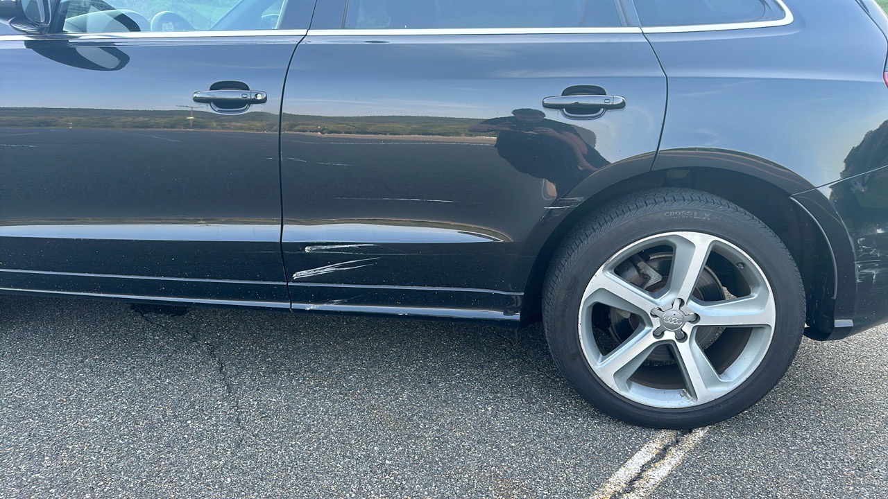 2013 Audi Q5 Premium Plus - Black exterior view 9