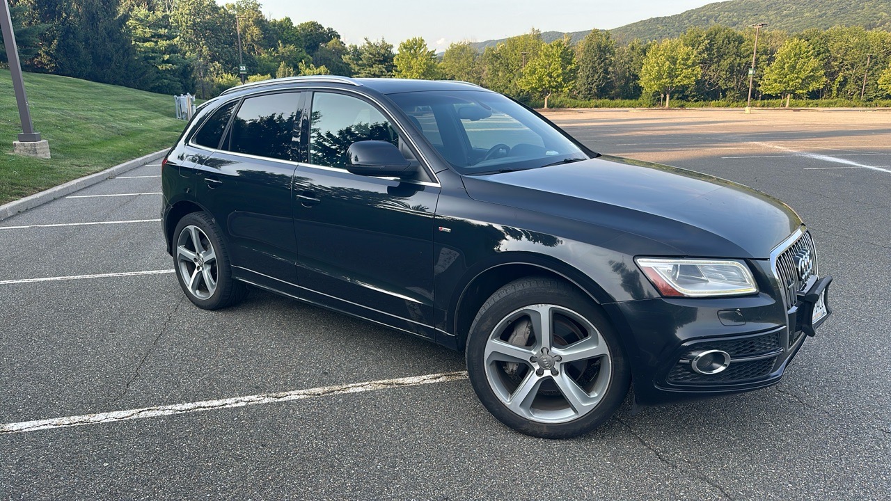 2013 Audi Q5 Premium Plus - Black exterior view 17