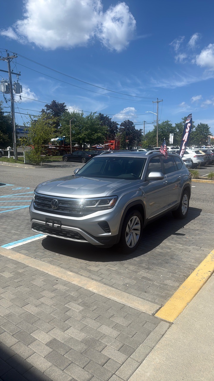 2021 Volkswagen Atlas 4Motion SEL - Silver exterior view 2