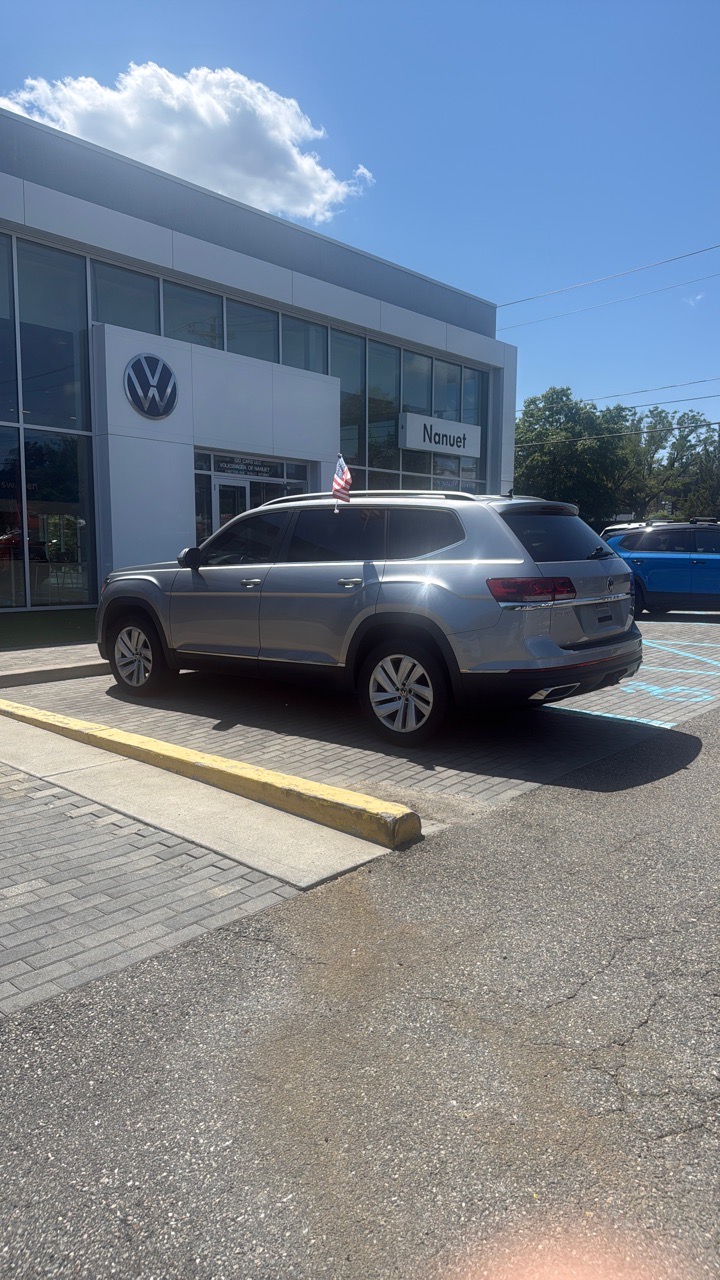 2021 Volkswagen Atlas 4Motion SEL - Silver exterior view 3