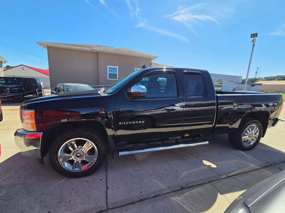 2008 Chevrolet Black Diamond Avalanche — Black exterior view 2, for sale at Carvana 5826 in Usa, CALIFORNIA