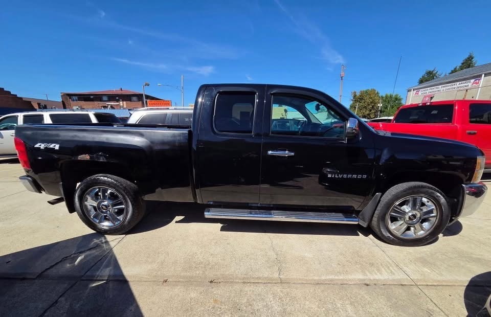 2008 Chevrolet Black Diamond Avalanche — Black exterior view 3, for sale at Carvana 5826 in Usa, CALIFORNIA