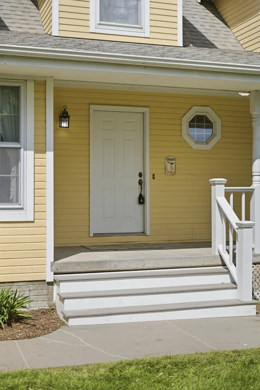 4621 N 176th St-10