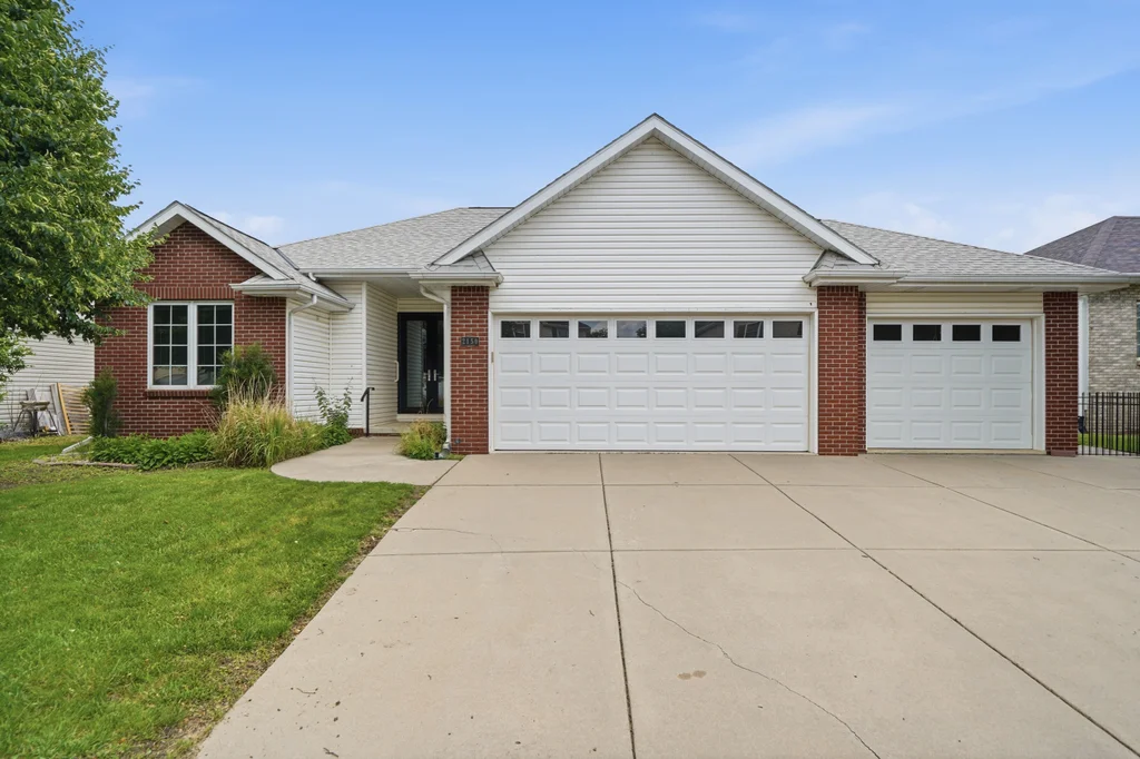 2150 Manitou Dr-01
