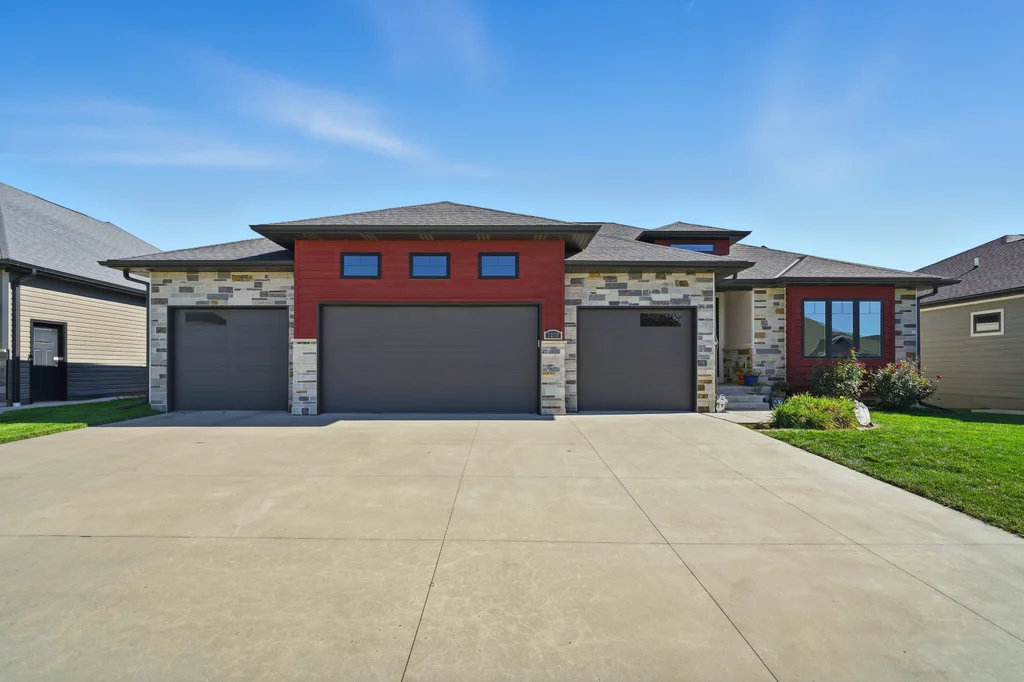 1200 N 101st St-01