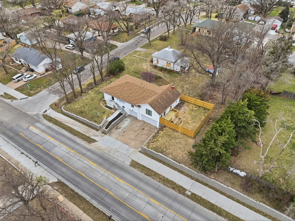 3301 N 14th St-03