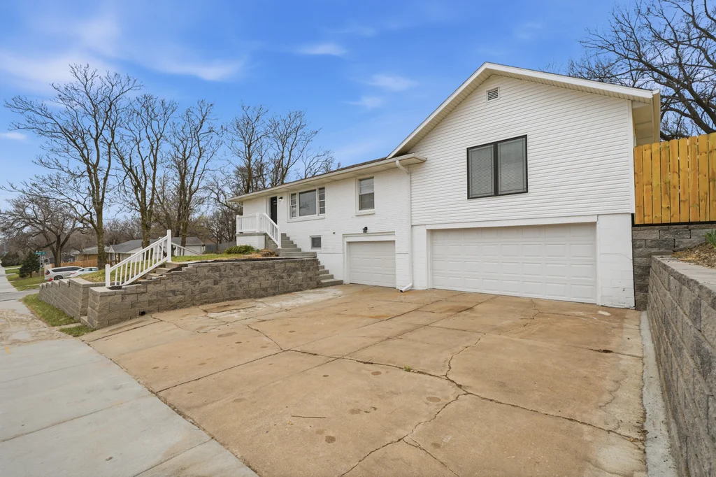 3301 N 14th St-05