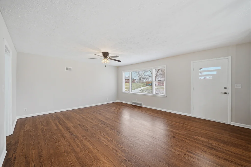 3301 N 14th St-08