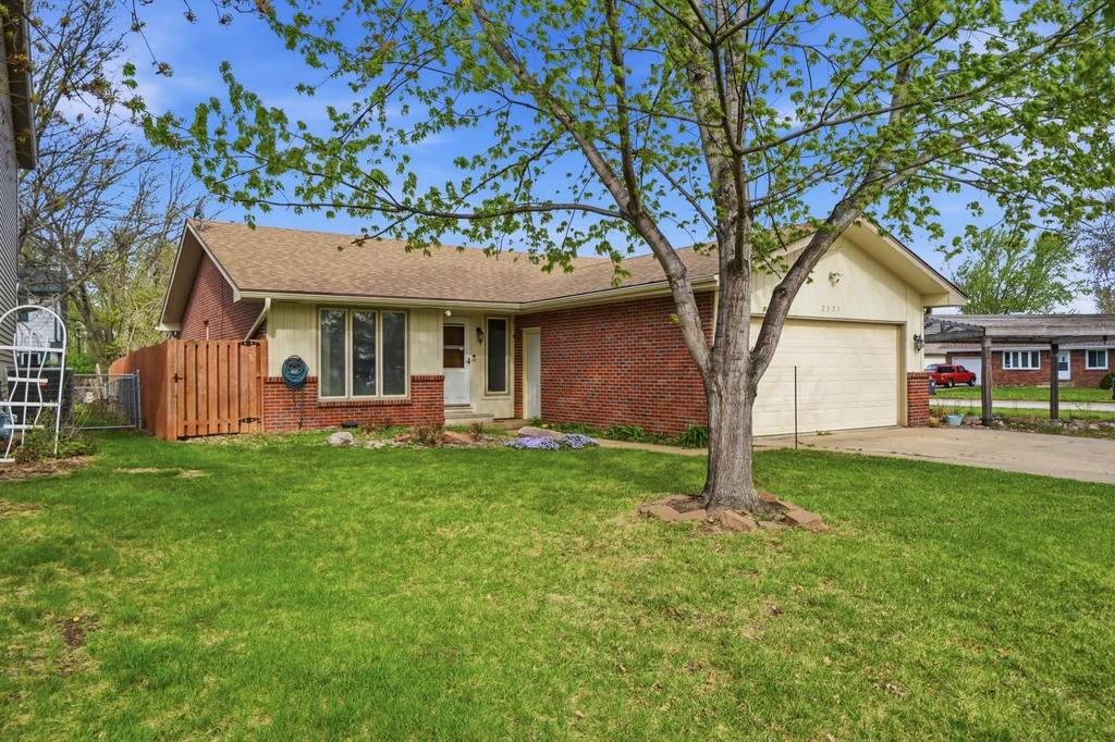 2931 N 74th St-08