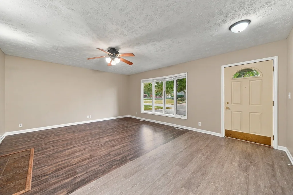 3610 N 3rd St-08