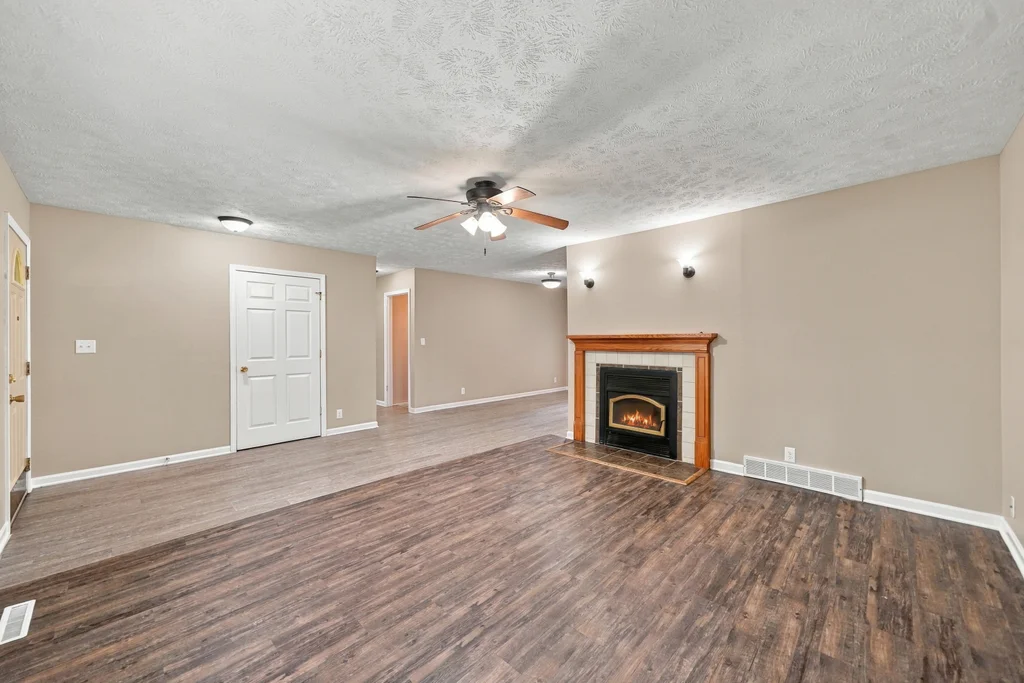 3610 N 3rd St-10