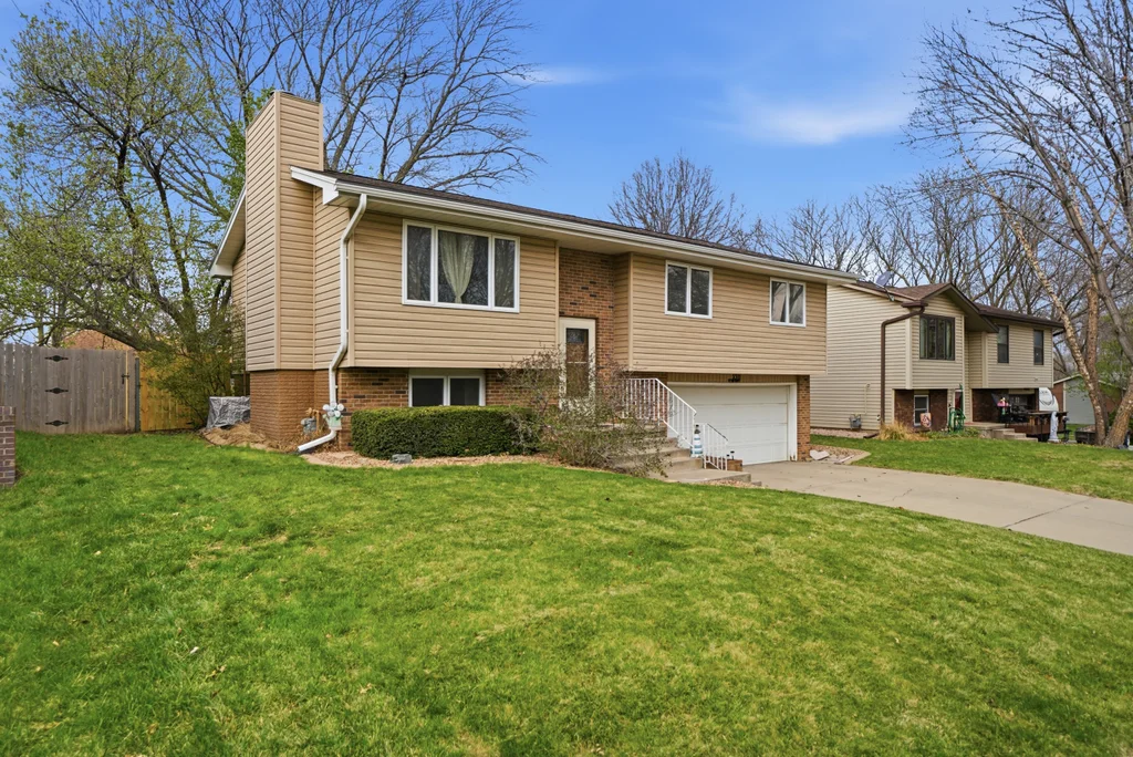 3311 N 72nd St-08