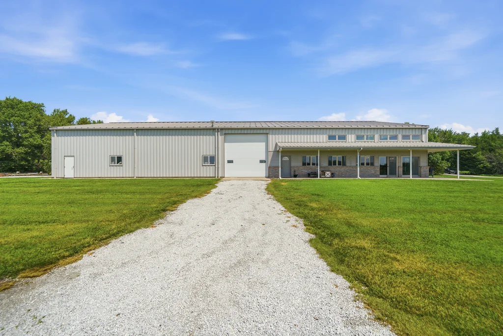 602 W 2nd St-01