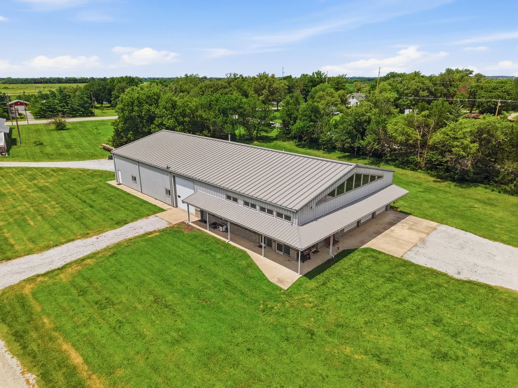 602 W 2nd St-02