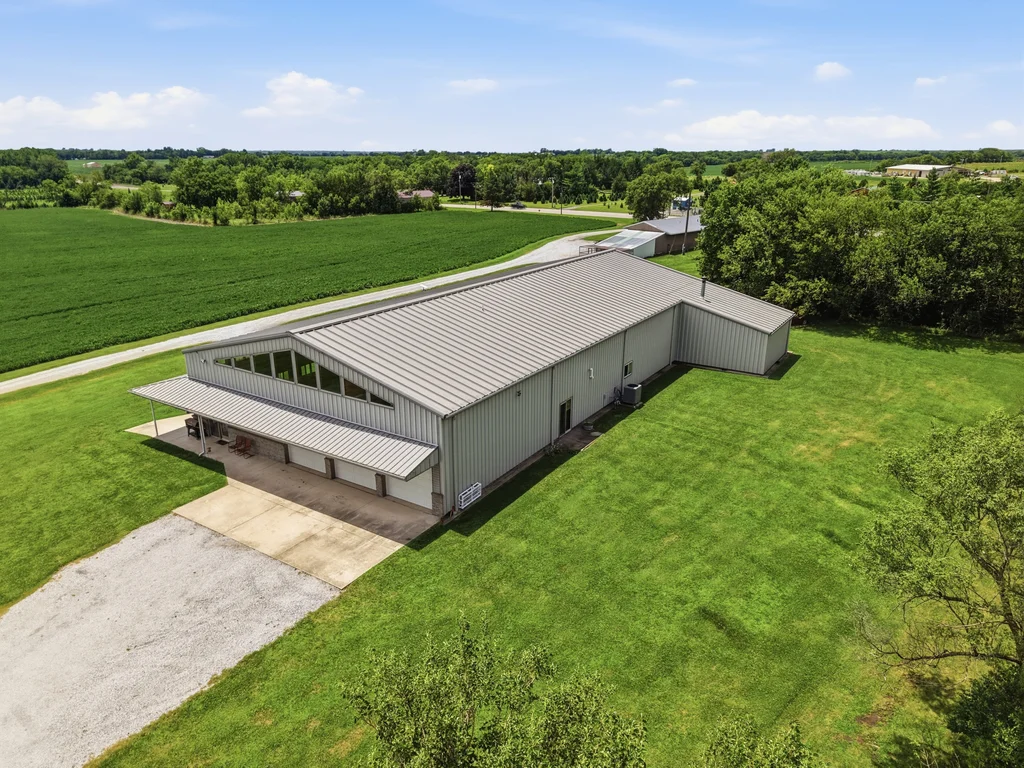 602 W 2nd St-05