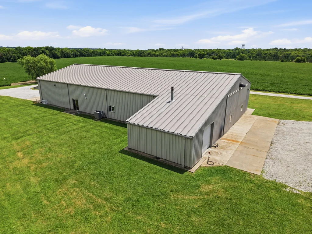 602 W 2nd St-06