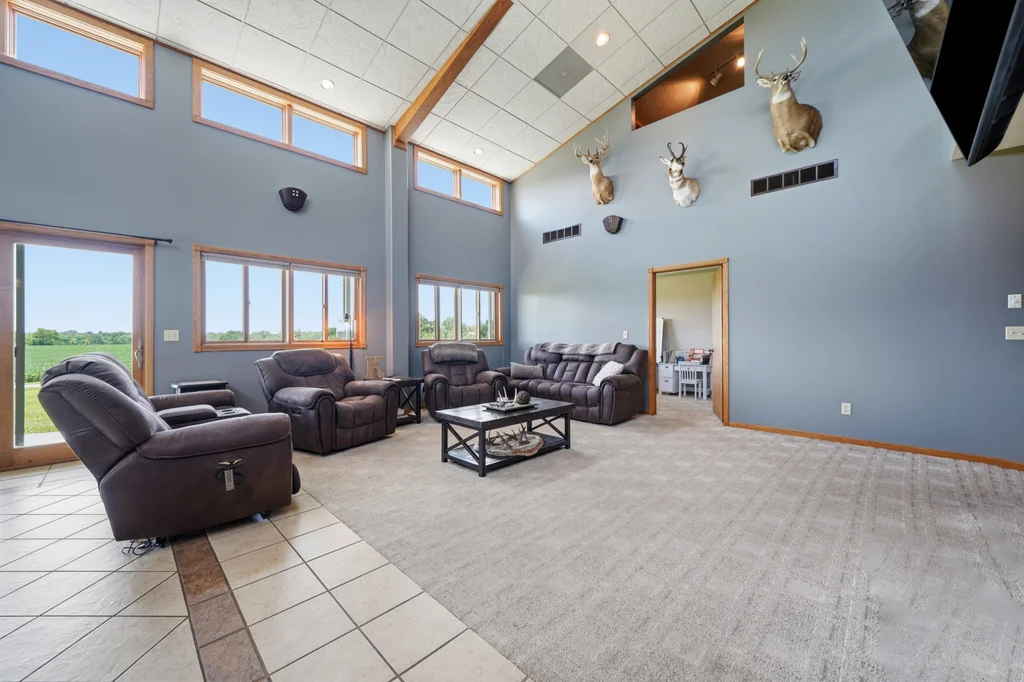 602 W 2nd St-09