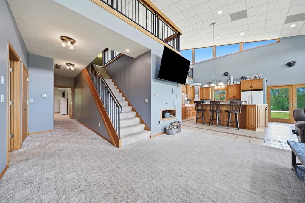 602 W 2nd St-10