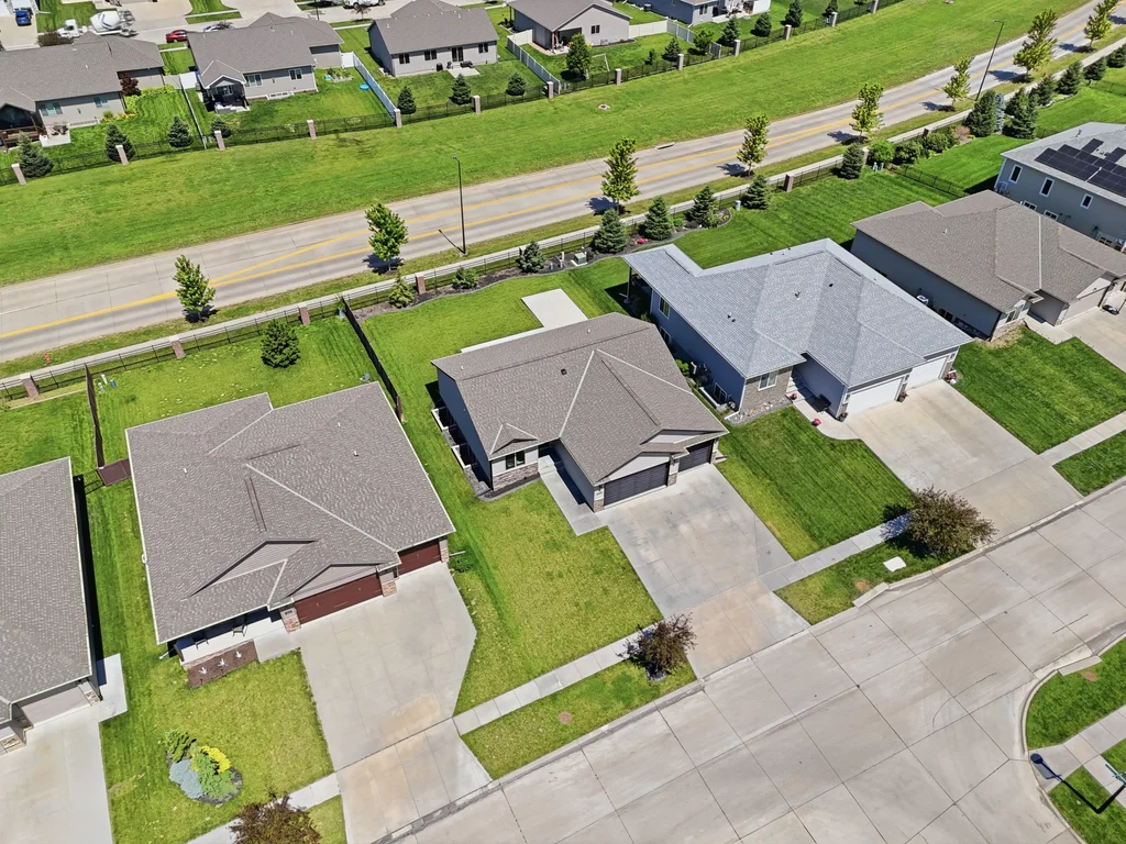 1121 N 99th St-03