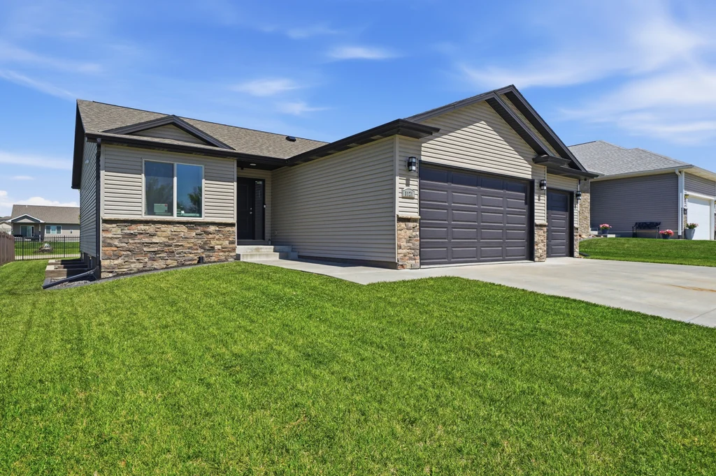 1121 N 99th St-05
