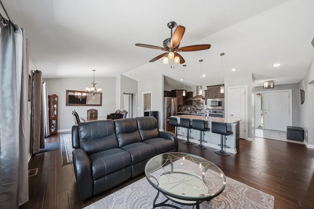 1121 N 99th St-08