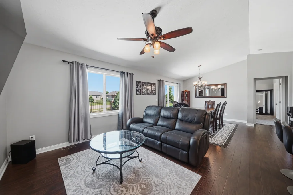 1121 N 99th St-10
