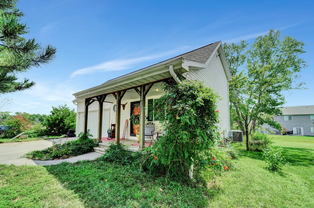 1609 W C St-05