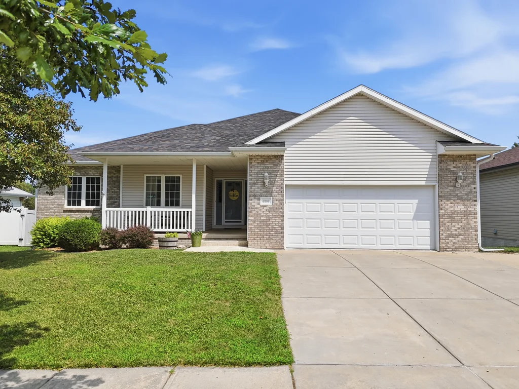 2200 Manitou Dr-01