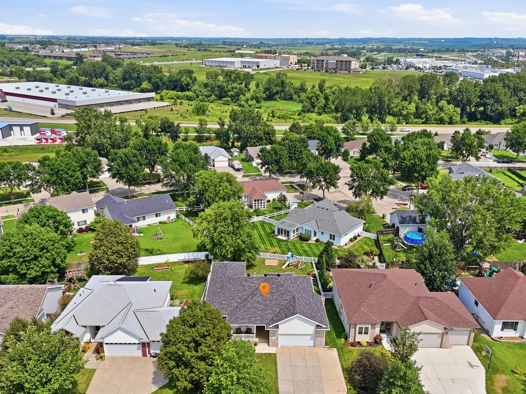 2200 Manitou Dr-02