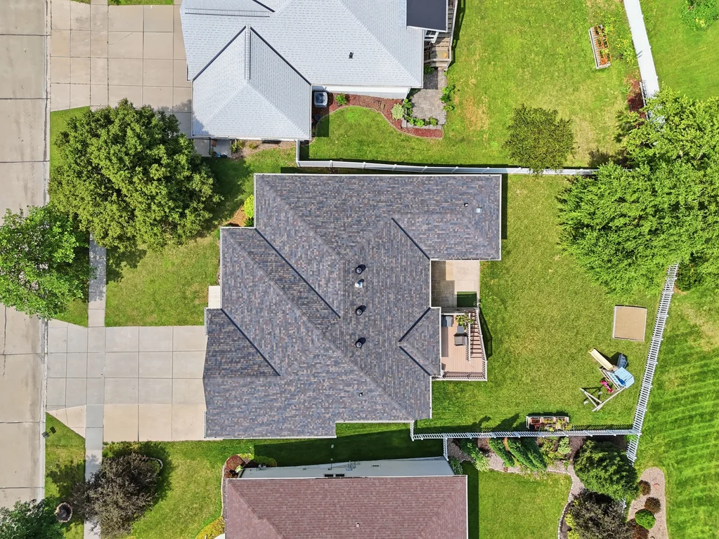 2200 Manitou Dr-04