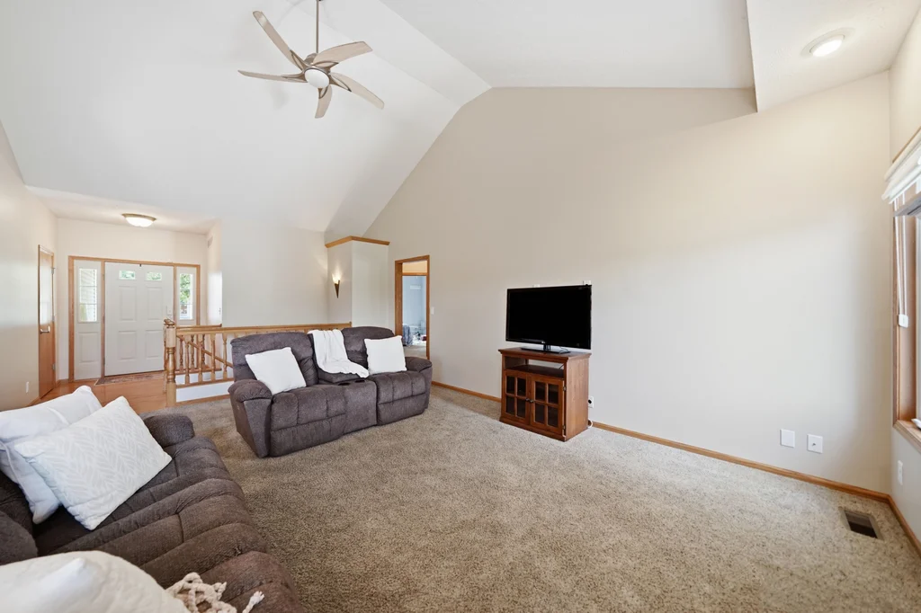 2200 Manitou Dr-09
