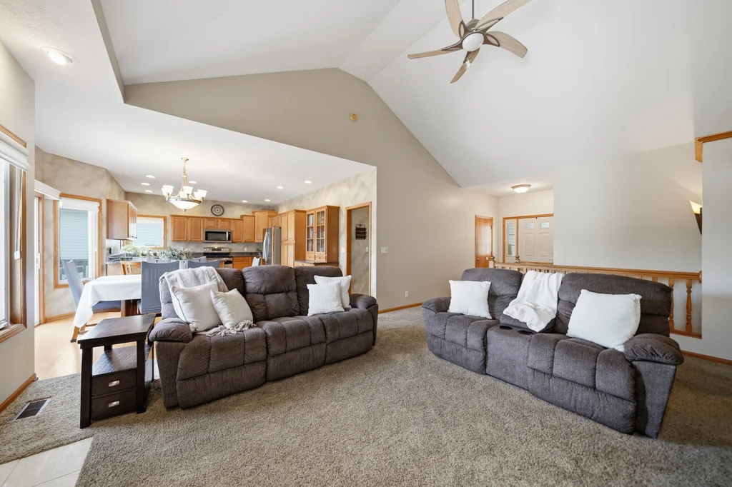 2200 Manitou Dr-10