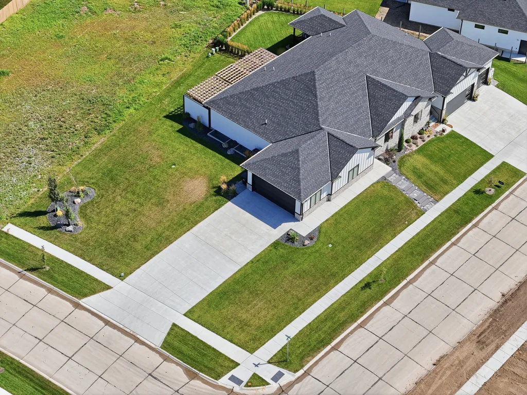 7900 Ponce Dr-03