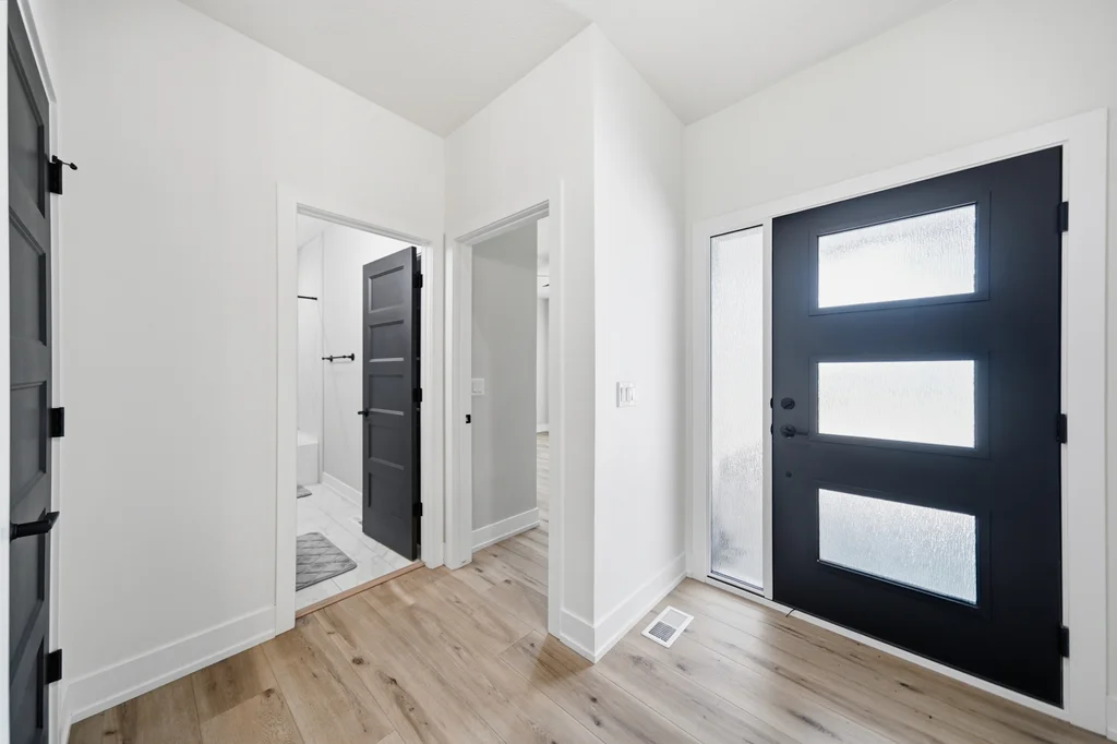 7900 Ponce Dr-06
