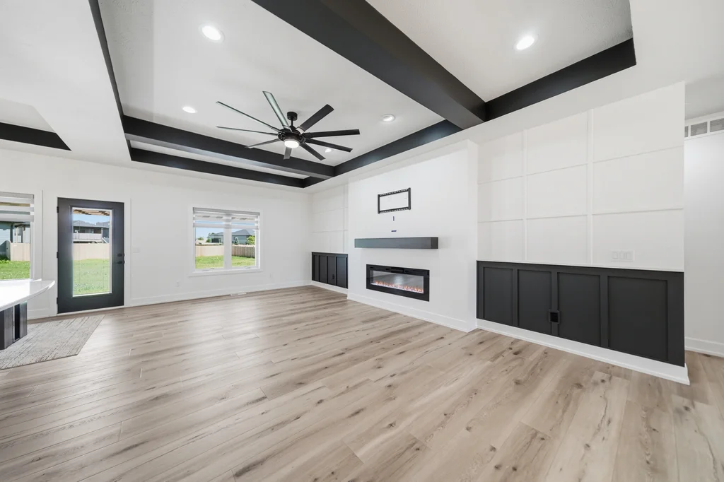 7900 Ponce Dr-09