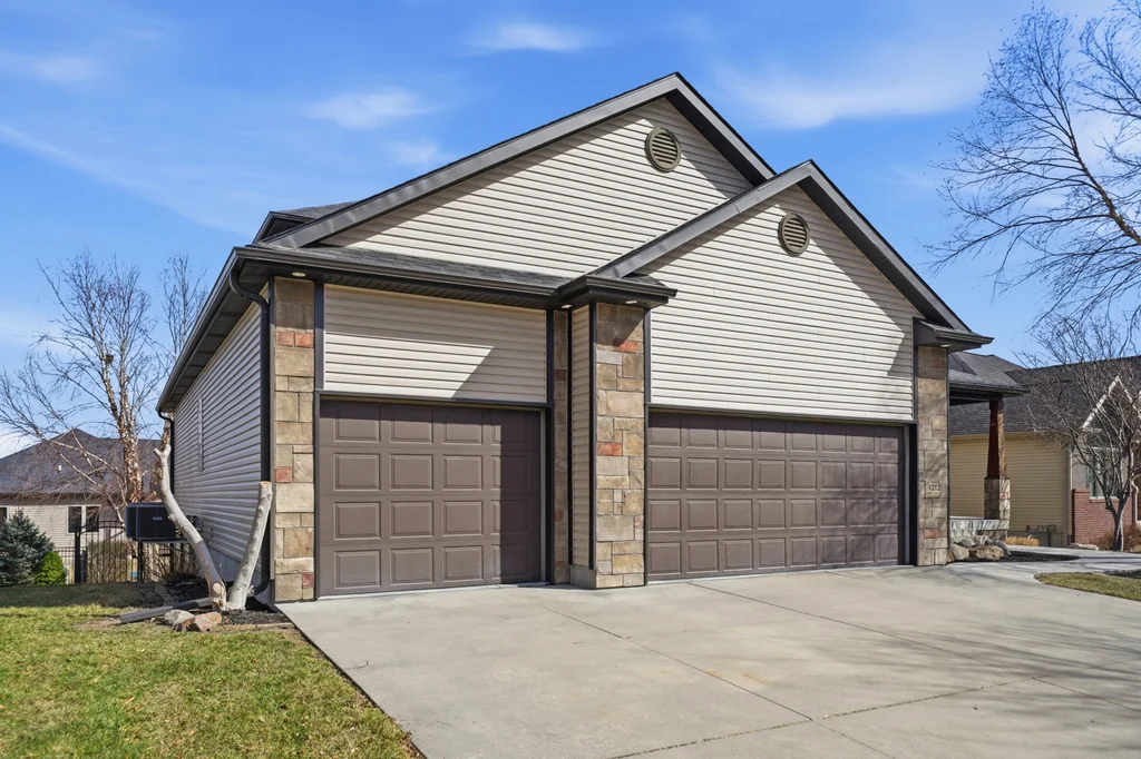 9212 S 29th St-05