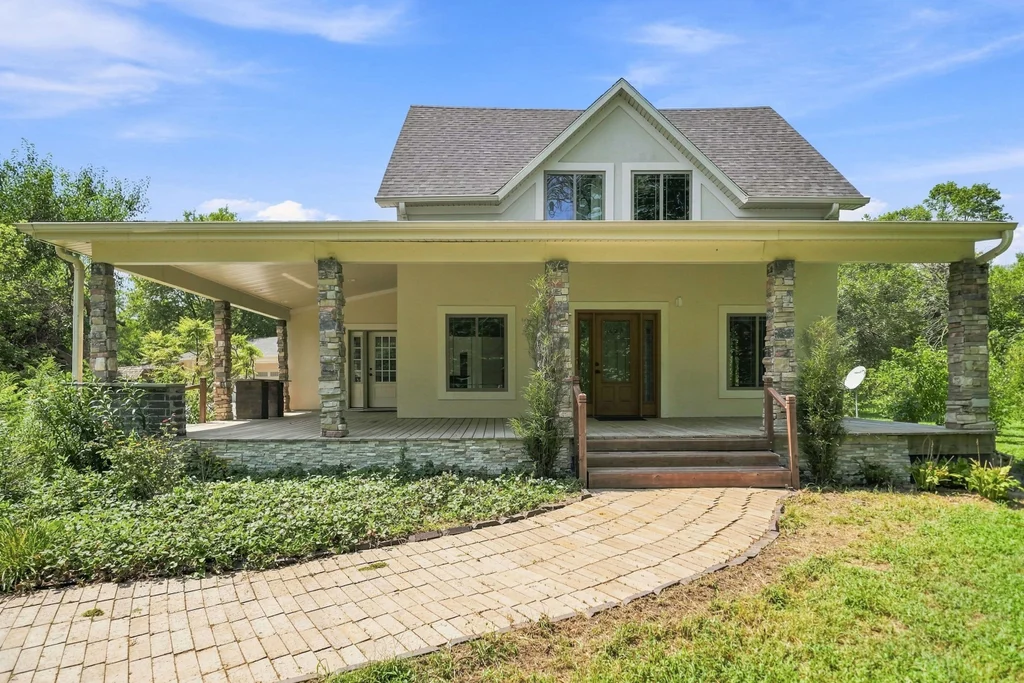 8450 Buckboard Dr-01
