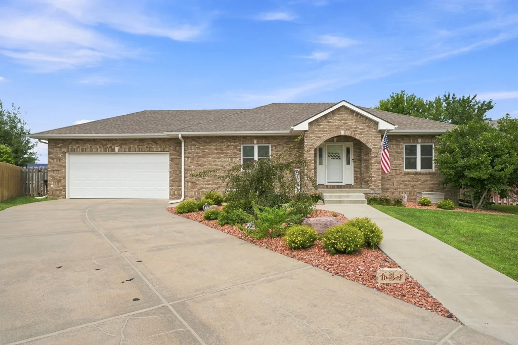 8610 Misty Blue Cir-01