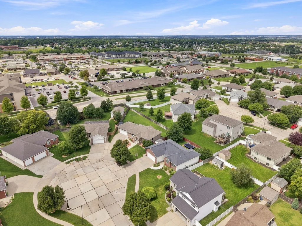 8610 Misty Blue Cir-03