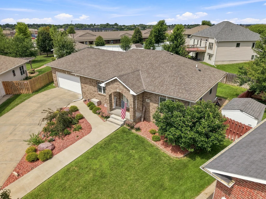 8610 Misty Blue Cir-07