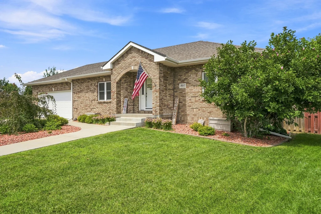 8610 Misty Blue Cir-08