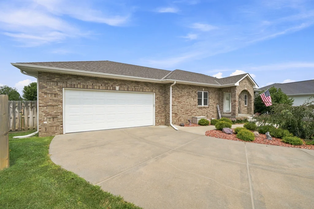 8610 Misty Blue Cir-09