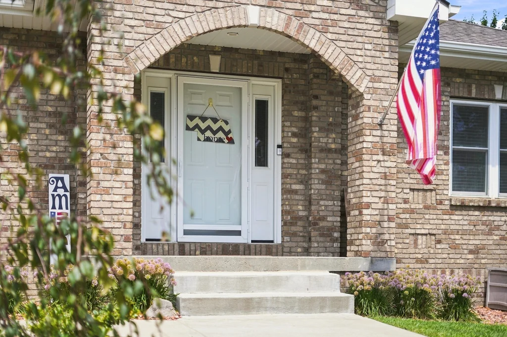 8610 Misty Blue Cir-10